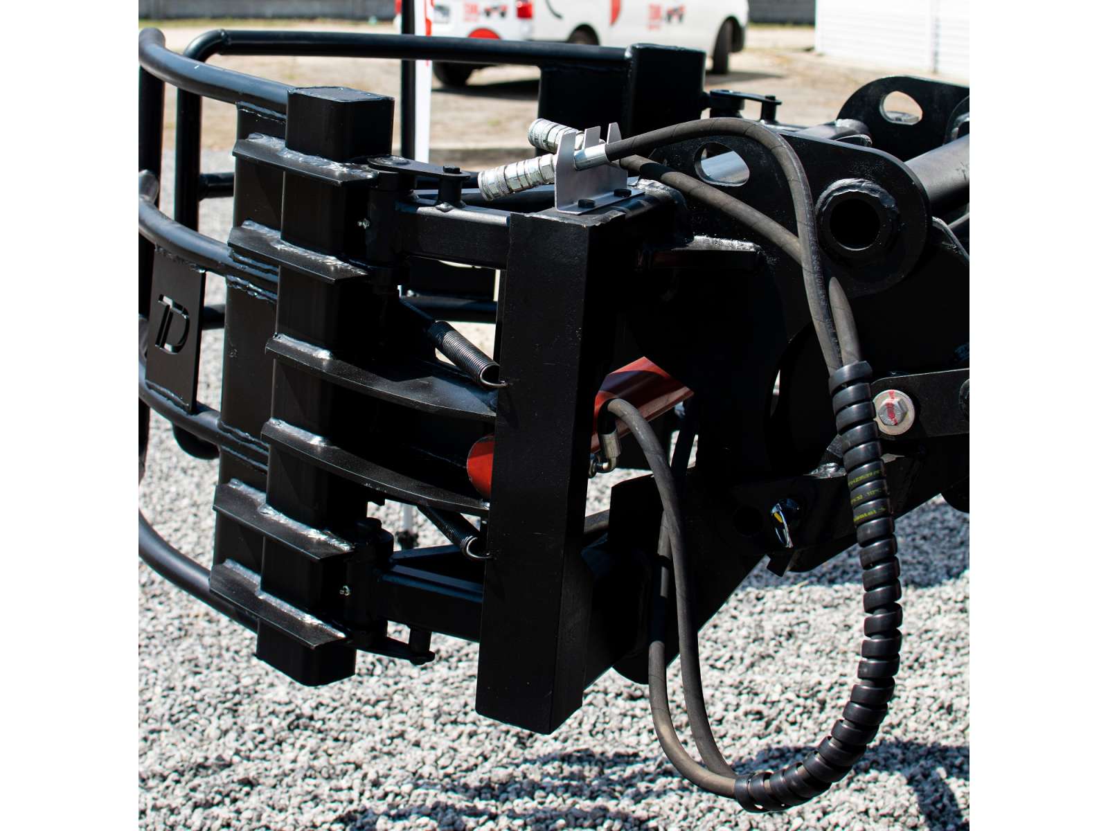 Clamp for round bales